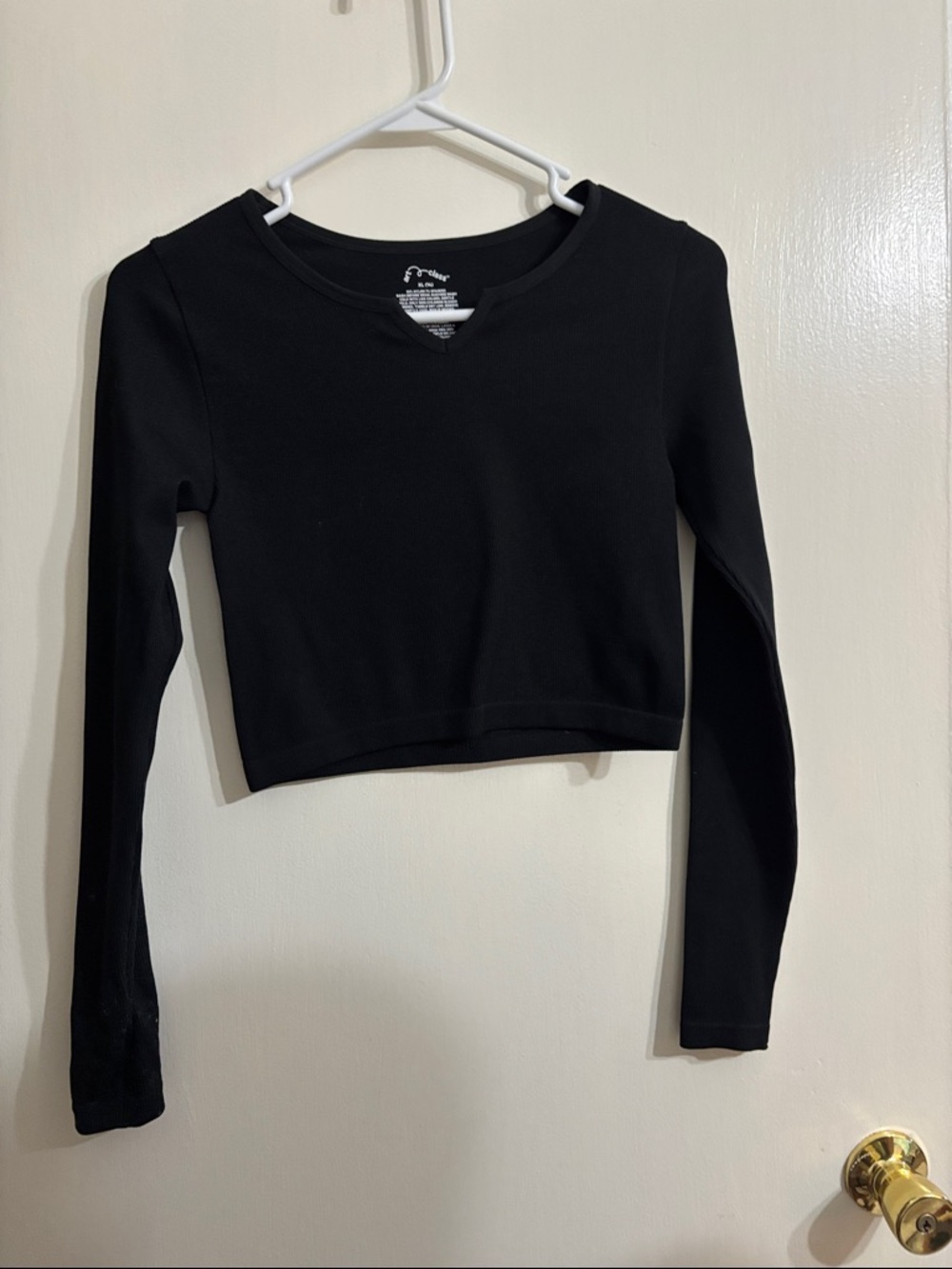 art class Black Cropped Long-Sleeve V-Neck Top